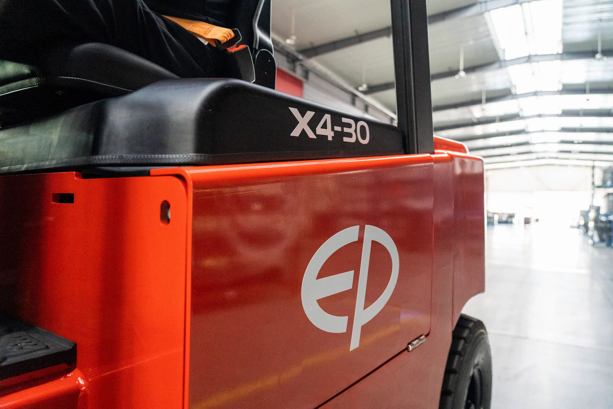 Forklift Electric EP Equipment EFX4 3 Ton With Manual-Swap Battery Packs - Image 3